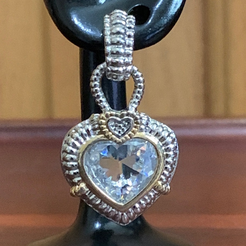 Two tone clear stone heart earrings - Picture 3 of 4